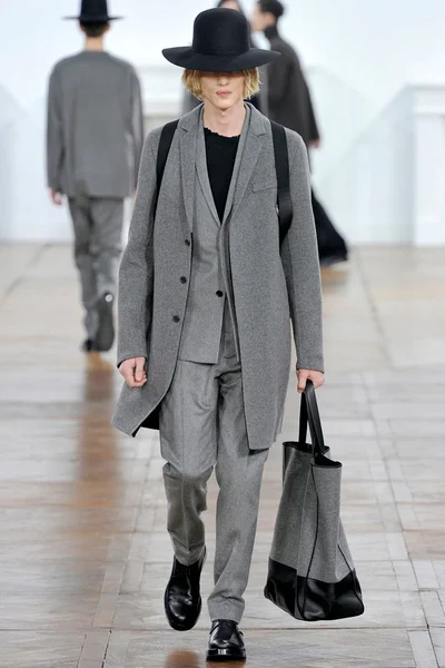Look 15